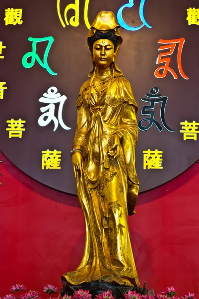 Gyllene kinesiska gudinnan — Stockfoto