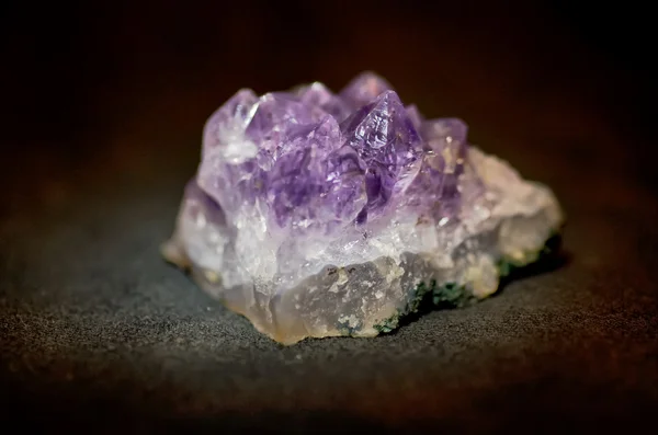 Violette Drusen-Amethyst-Kristalle — Stockfoto