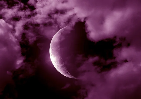 Половина луны — стоковое фото
