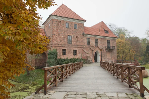 Castillo gótico en Oporow, Polonia — Foto de Stock