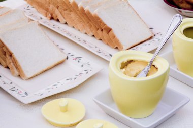 ensegment toast brood