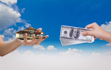 dolar üzerinden mavi gökyüzü ile el değişimi ev