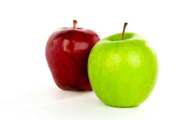 Grüner und roter Apfel — Stockfoto