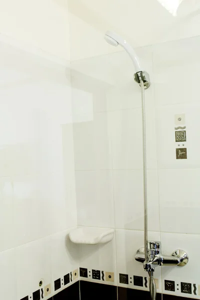 Cabina de ducha en la habitación del hotel — Foto de Stock