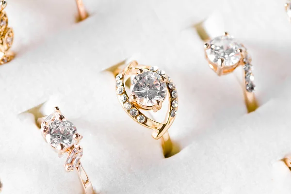 황금 반지와 다이아몬드 — 스톡 사진