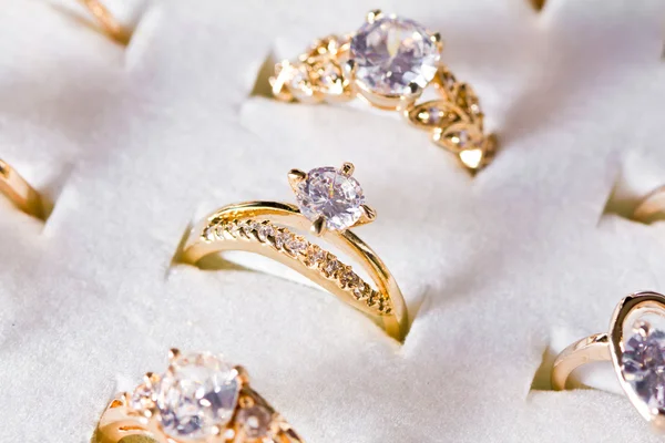 Bague dorée et diamant — Photo