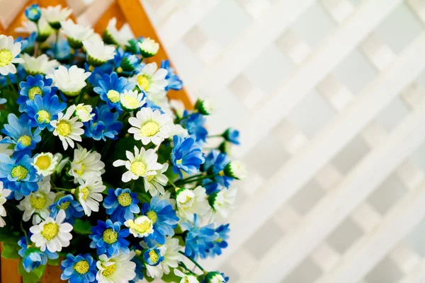 Yapay çiçek dekorasyonu — Stok fotoğraf