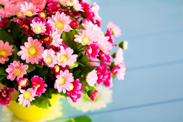 Yapay çiçek dekorasyonu — Stok fotoğraf