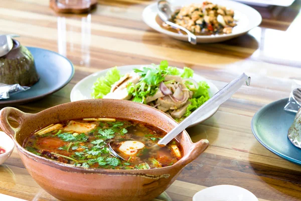 Spicy tom yum soup with shrimp — Stock Photo, Image