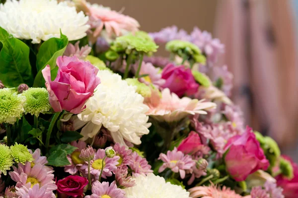 Roze bloem op de bruiloft — Stockfoto