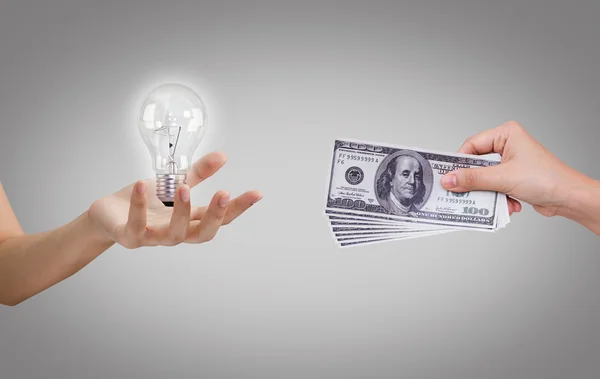 Hand mit Dollar und Glühbirne — Stockfoto