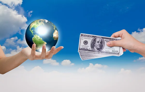 Troca de mãos o mundo com o Dollar — Fotografia de Stock