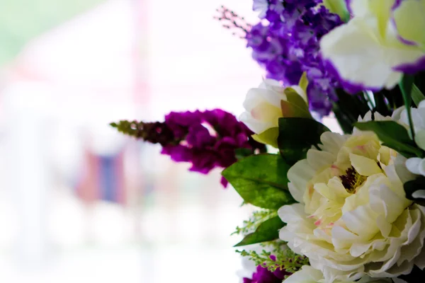 Umělé květinové dekorace — Stock fotografie