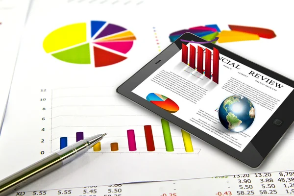 Touchpad und Finanzgrafik — Stockfoto