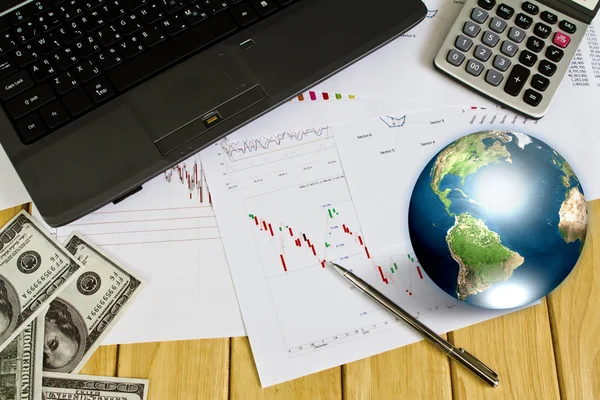 Pen and business graph with earth (Elements of this image furnis — Stock Photo, Image