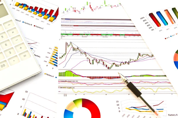 Caneta e gráfico de negócios — Fotografia de Stock