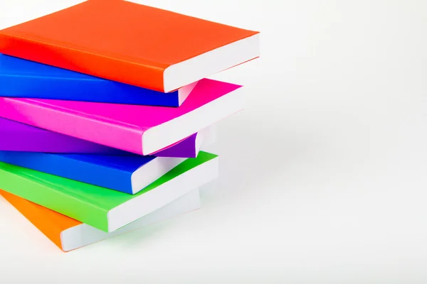Livros coloridos Stack como casa — Fotografia de Stock