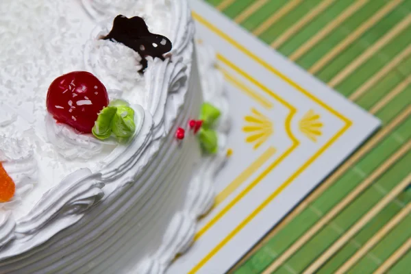 Tarta Crema Blanca con Frutas y Chocolate —  Fotos de Stock
