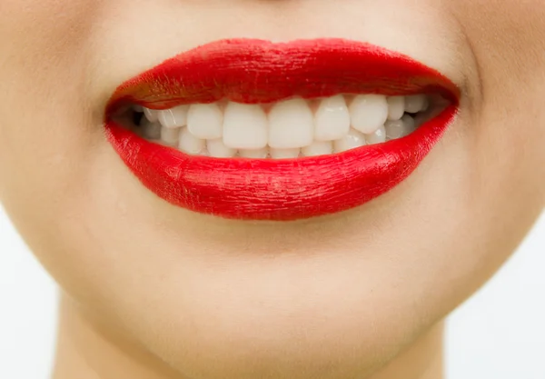 Mooie jonge vrouw tanden. geïsoleerd op witte achtergrond — Stockfoto