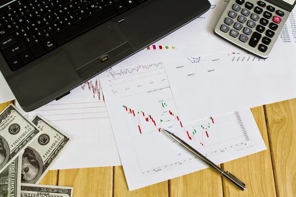 Toll, számológép és dollárt pénzügyi grafikonok — Stock Fotó