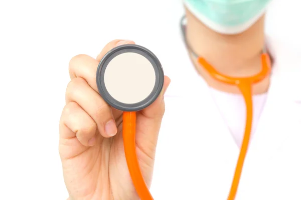 Medico con sttethoscope cardio su sfondo bianco — Foto Stock