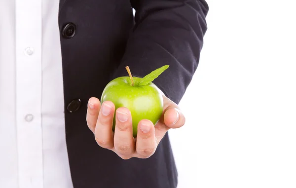 Affärsman hand med ett grönt äpple i handen isolera på vit — Stockfoto