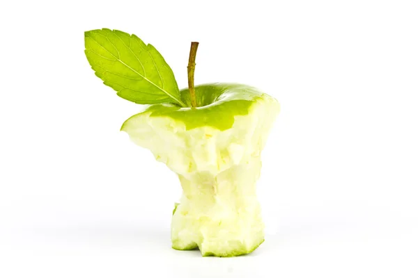 Friss zöld alma-val egy harap, elszigetelt fehér background — Stock Fotó
