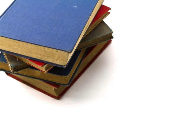 Stapel alter antiker Bücher isoliert auf weißem Hintergrund. — Stockfoto