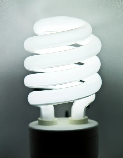 Világos energiatakarékos fénycső villanykörte — Stock Fotó