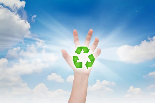 Conceito Eco: símbolo de reciclagem de ponto de mão de negócios — Fotografia de Stock