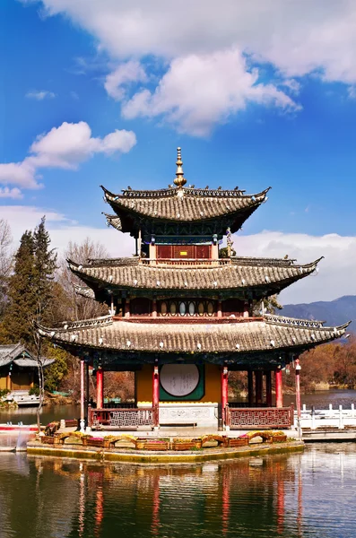 Torre Lakeview na província de Heilong Tan Yunnan Imagens De Bancos De Imagens Sem Royalties
