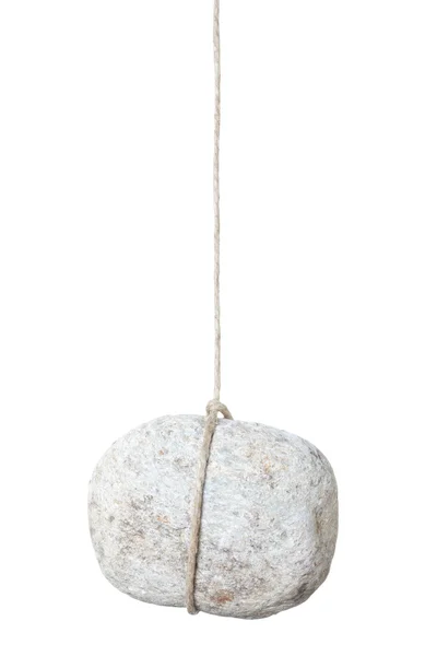 Камень, висящий на веревке — стоковое фото