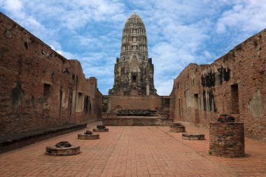 acent saldırın ayutthaya içinde