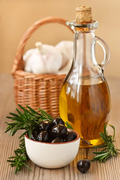 Olivový olej a olivy. — Stock fotografie