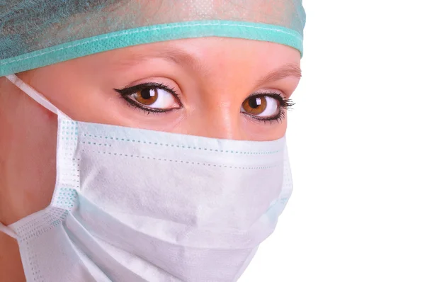 Kadın cerrah ile yüz maskesi — Stok fotoğraf
