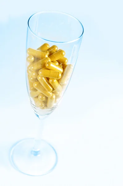 Alcohol and Pills — Stock Photo, Image