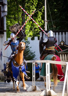 Şövalyeler Jousting