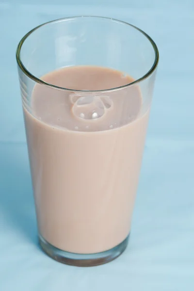 Choklad lättmjölk i glas — Stockfoto