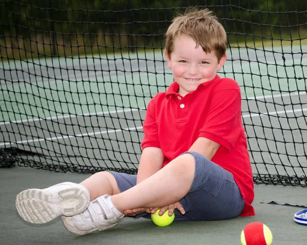 Портрет молодого теннисиста — стоковое фото