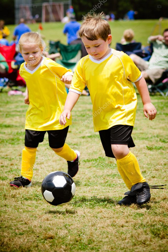 https://static8.depositphotos.com/1171396/1065/i/950/depositphotos_10658253-stock-photo-children-playing-soccer-in-organized.jpg