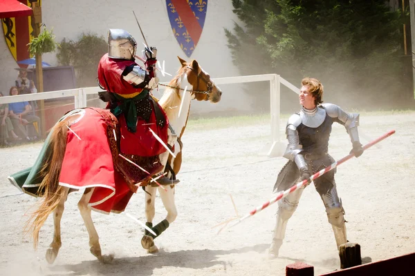骑士在格鲁吉亚文艺复兴节在行动 — 图库照片