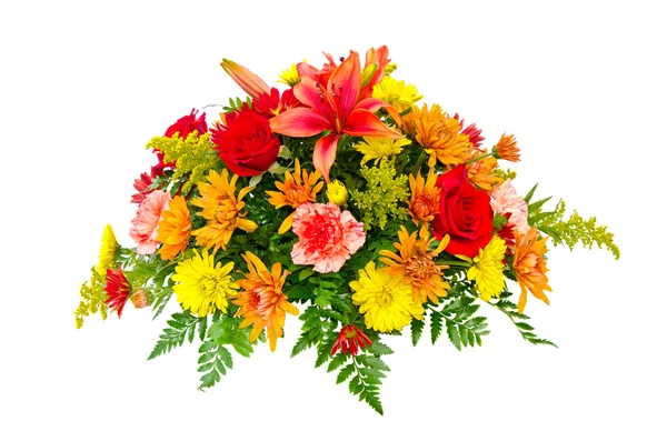 Renkli çiçek buketi düzenleme centerpiece üzerinde beyaz izole — Stok fotoğraf