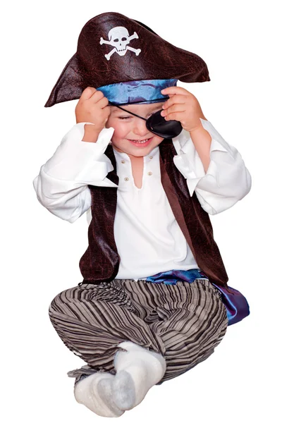 Kind in piraat kostuum voor halloween geïsoleerd op wit — Stockfoto