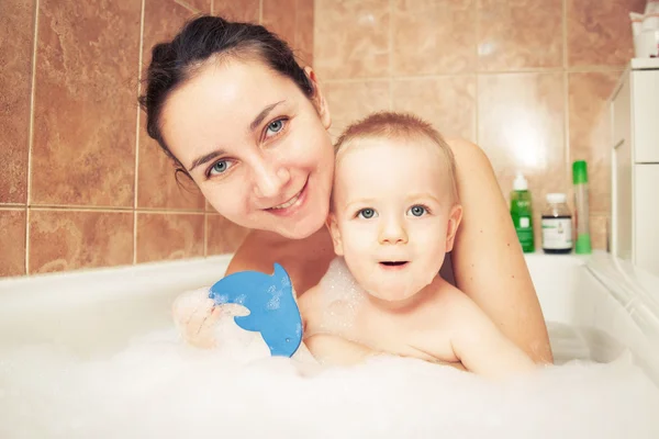 Baby jongen nemen bad — Stockfoto