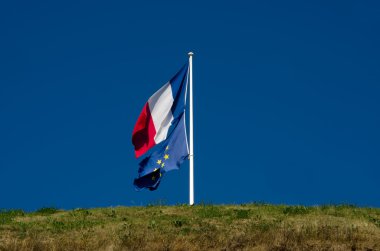 Fransız ve Avrupa bayrakları
