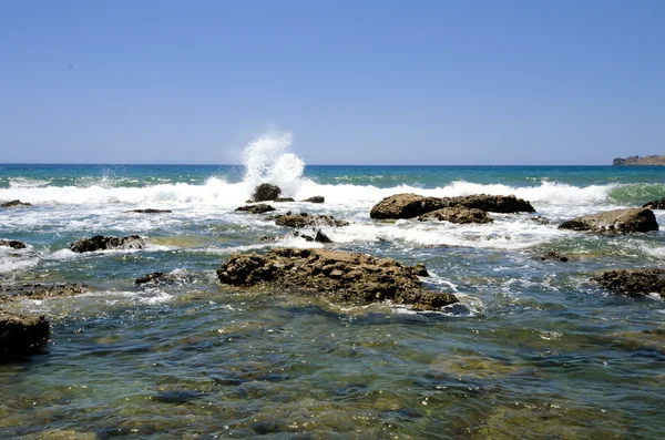 Пляж и море на Крите — стоковое фото