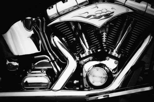 Motorcykelns motor i svart och vitt — Stockfoto
