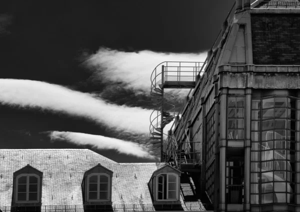 Архитектура в черно-белом — стоковое фото