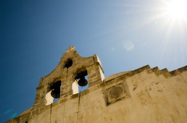 Manastır ve güneş