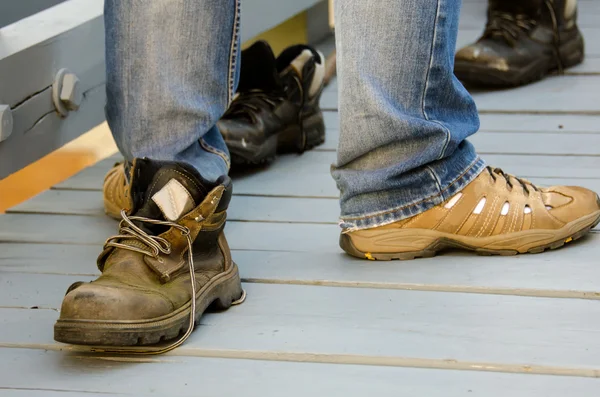 Sapatos com e sem pé — Fotografia de Stock